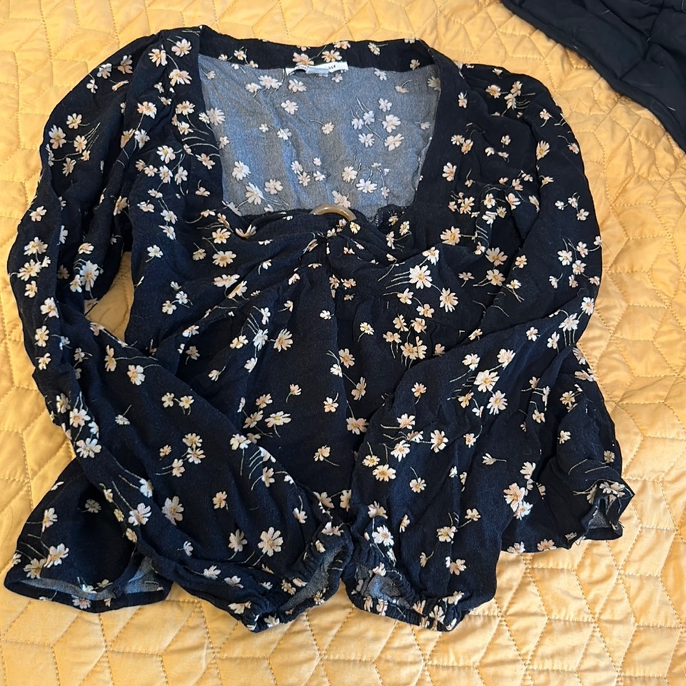 Small American Eagle Black Floral Keyhole Blouse